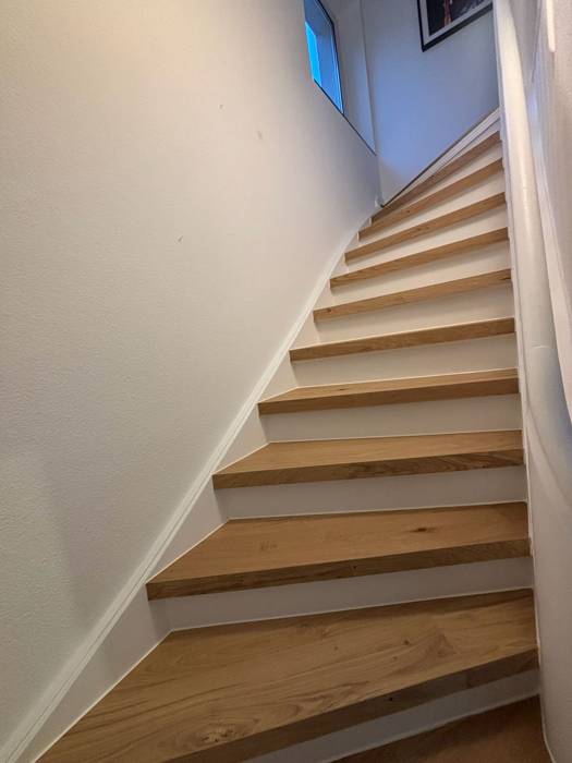 Schmale Treppe, fertig belegt