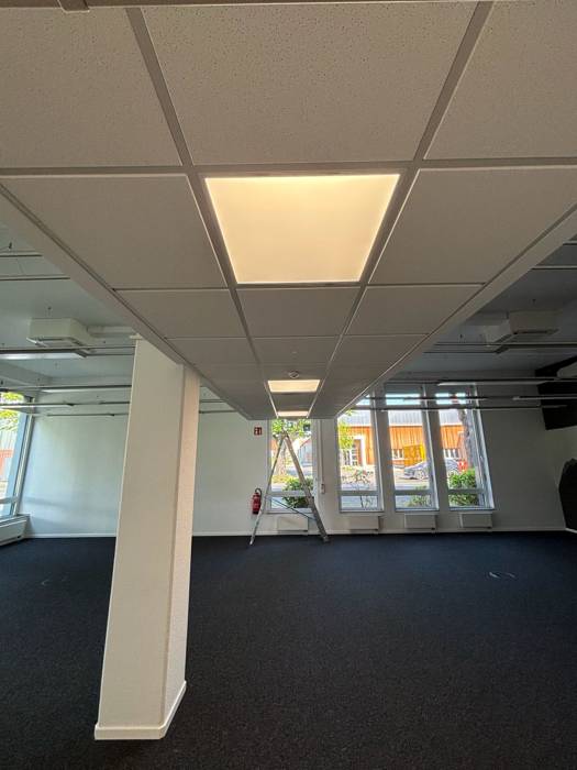 Büro mit Lichtfeldern